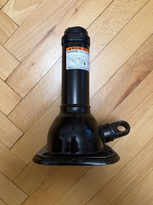 Домкрат, набор ключей