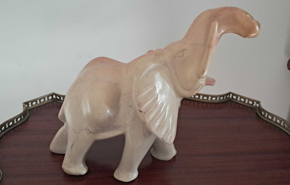 Elefante em Marmore Cor de Rosa