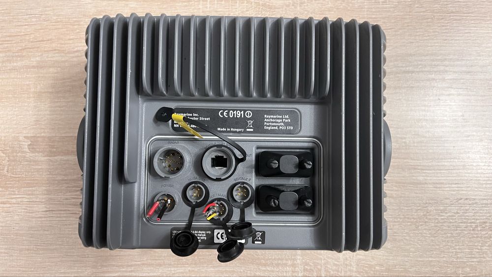 Raymarine E80 na części