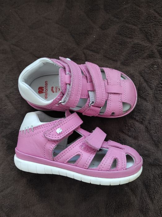 Sandały dziecięce 22