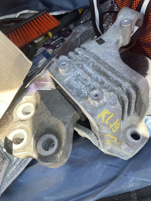 Ліва опора двигуна Cherokee kl (сторона водія)