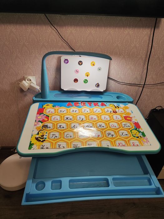 Парта дитяча з лампою