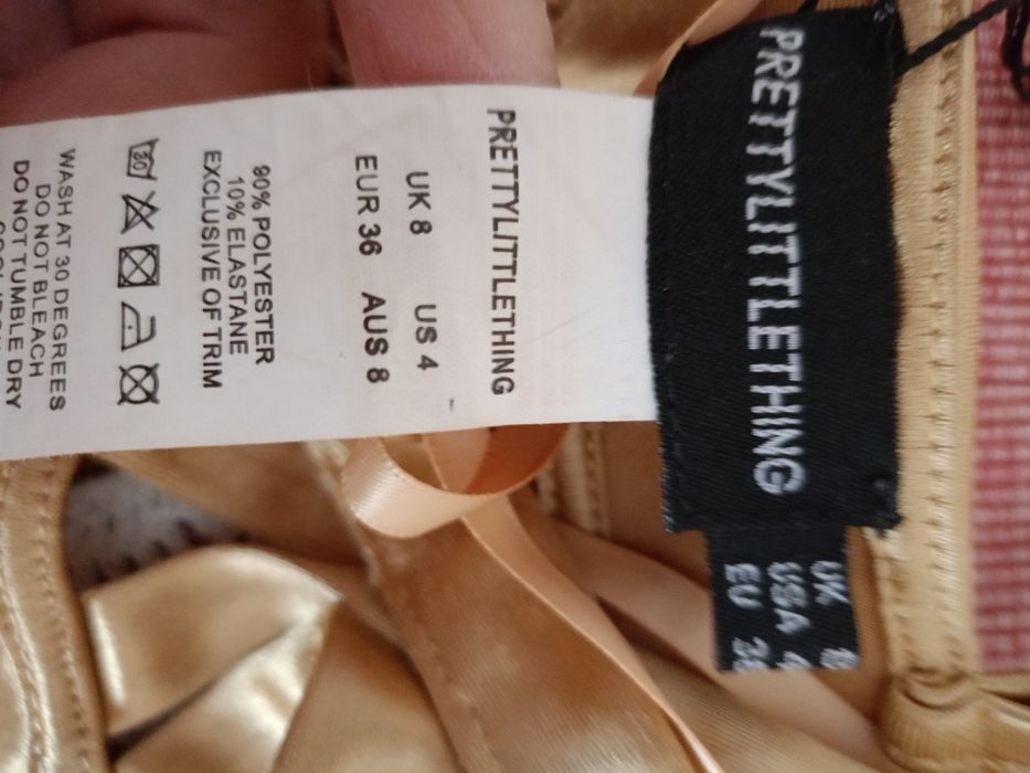 Fantazyjny biustonosz w formie paseczków.