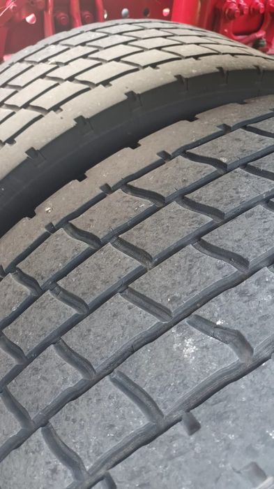 Vendo Mercedes Actros 1845+jogo adicional de pneus (extra).