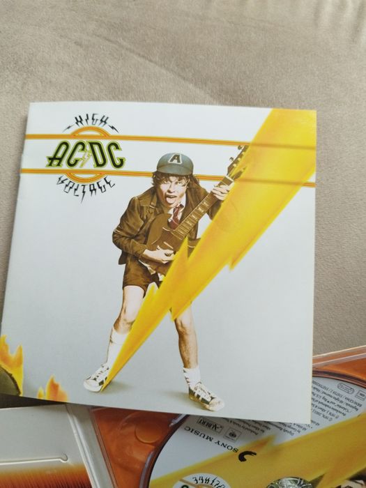 送料込み⭐️新品フランス製⭐️一台限り⭐️HIGH VOLTAGE‼️ AC/DC‼️ High Voltage : AC/DC, Ac, DC: Amazon.pl: Płyty CD i winylowe