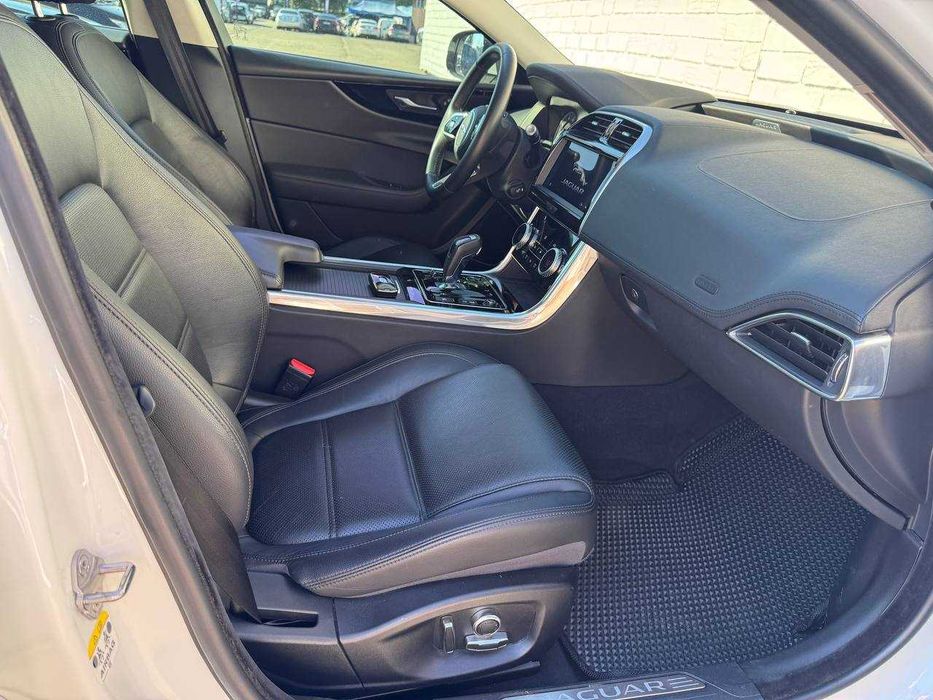 Jaguar XE 2020 р