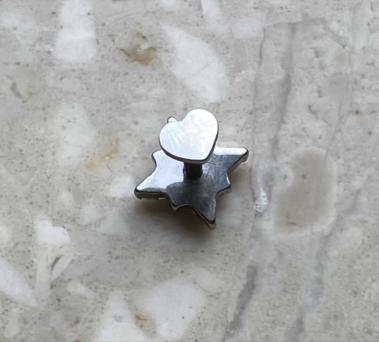 Unisex labret serce 6 mm 16 G kolczyk kwadrat i serce piercing Tytan