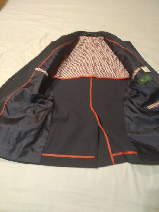 Granatowy garnitur męski