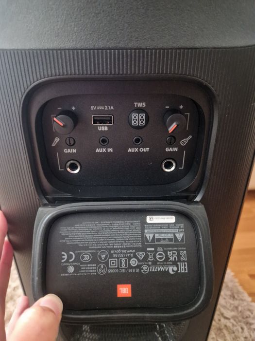 Coluna JBL Party Box 110