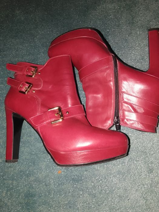 Botki na obcasie Russell &Bromley