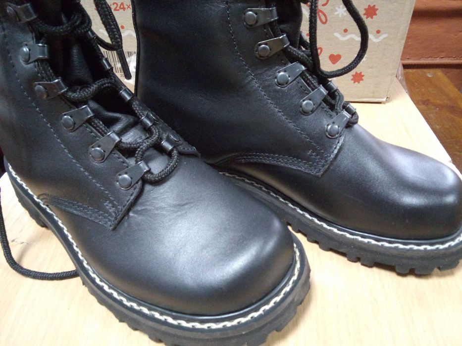 Жіночі черевики (берці)