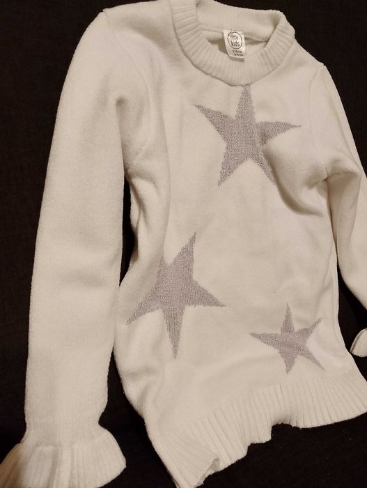 Sweterek dziewczęcy.