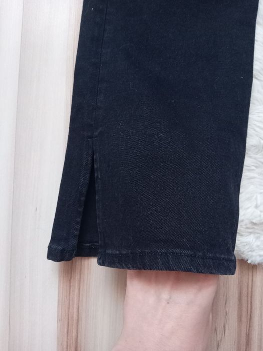 Spodnie czarne rozcięte nogawki Bershka