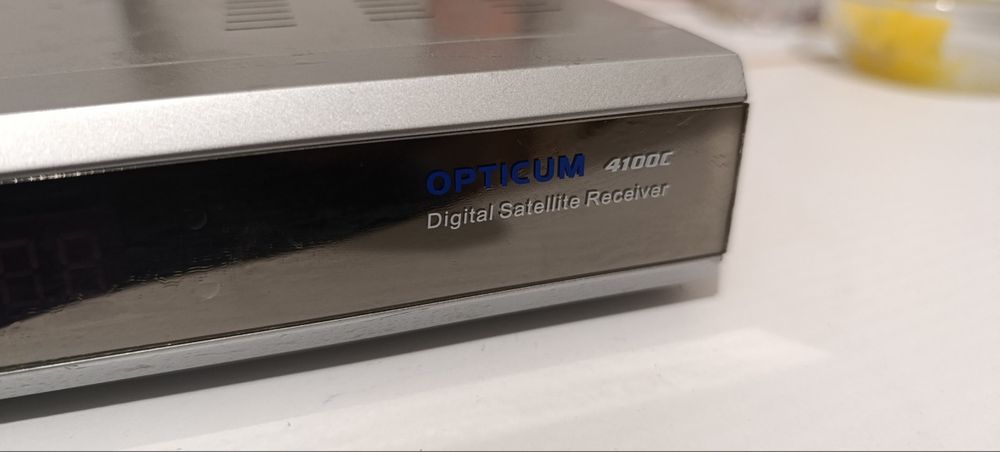 Продам тюнер Opticum 4100c