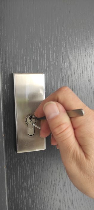 Ślusarz, awaryjne otwieranie, naprawa, wymiana zamków