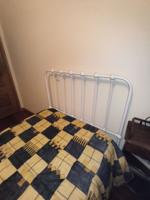 Cama solteiro com colchão