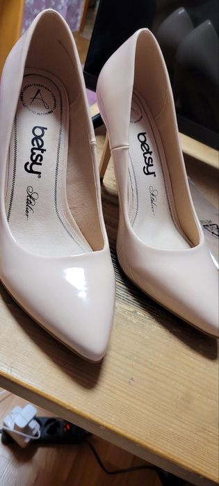 .продам женские туфли