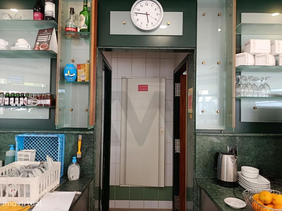 Pastelaria e Padaria com fabrico próprio, para trespasse, em Esgueira,