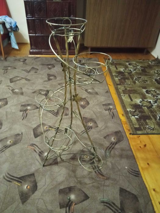 Підставка для квітів кована