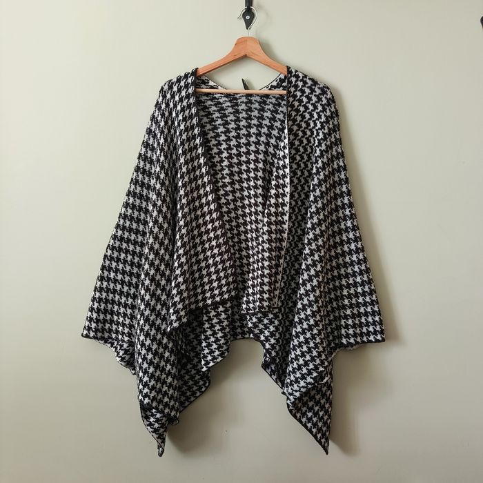 Narzutka kardigan sweter ponczo pepita pepitka