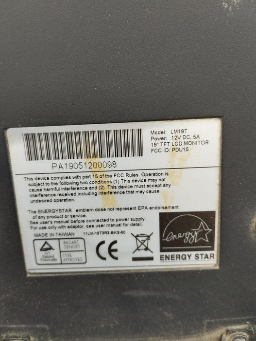 Cztery monitory stan nieznany