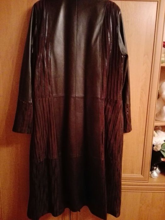 Продам кожаное пальто.