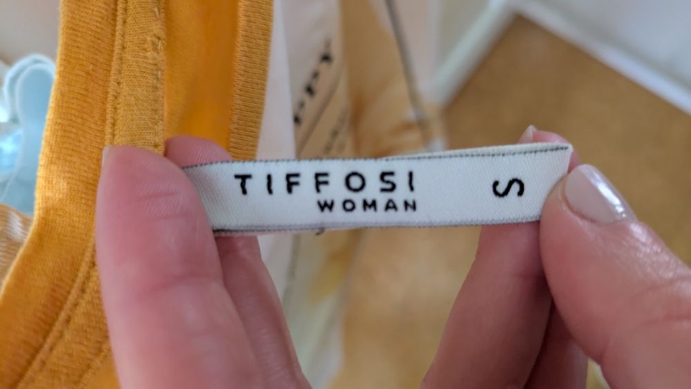 Camisola amarela com estampado