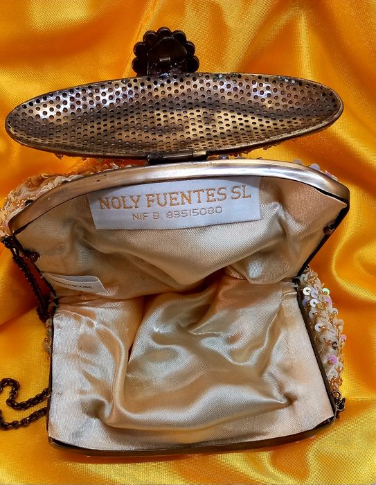Mala de noite design de NOLY FUENTES.