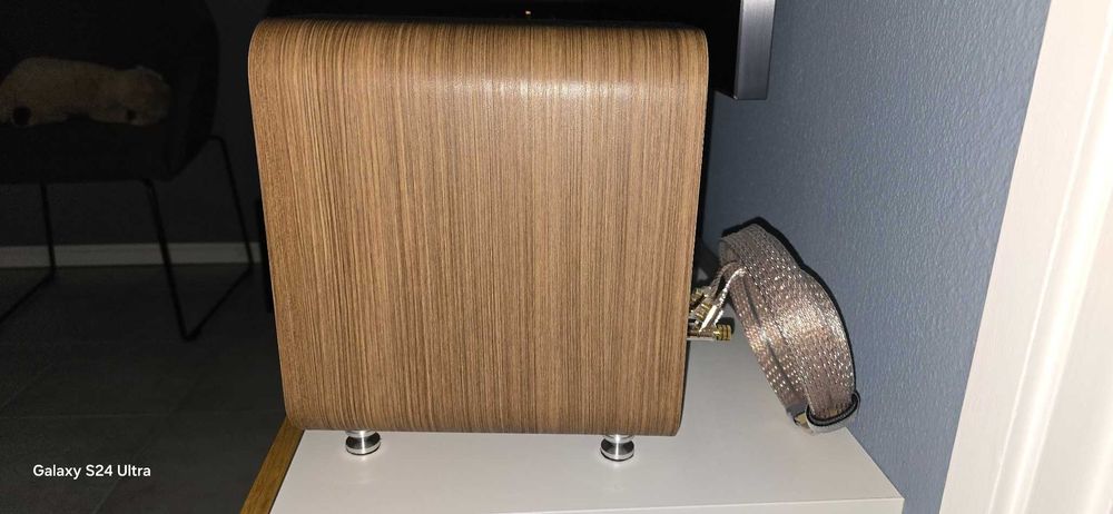 Vendo 	 Q Acoustics 5010 - Coluna Monitora Acabamento Carvalho