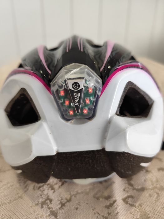 capacete com luz traseira
