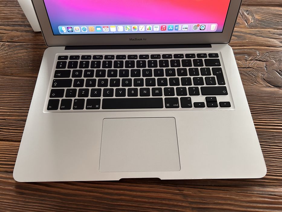 MacBook Air 13” 128 GB SSD 8 GB RAM