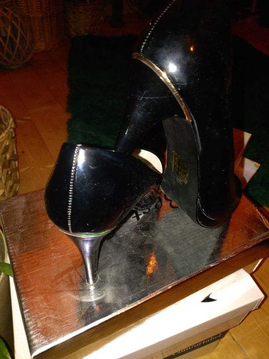 Buty lakierowane czarne 38