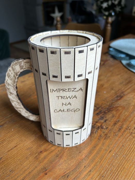 Pojemnik na puszkę, kufel na prezent, urodziny- ze sklejki.