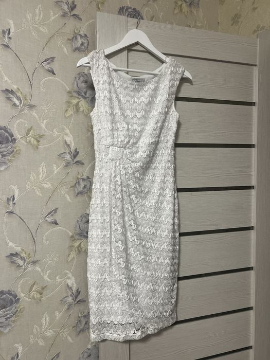 Мереживна сукня білого кольору