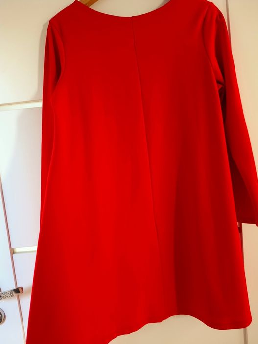 Sukienka do kolan rozszerzana na dole .luźna na duży brzuszek