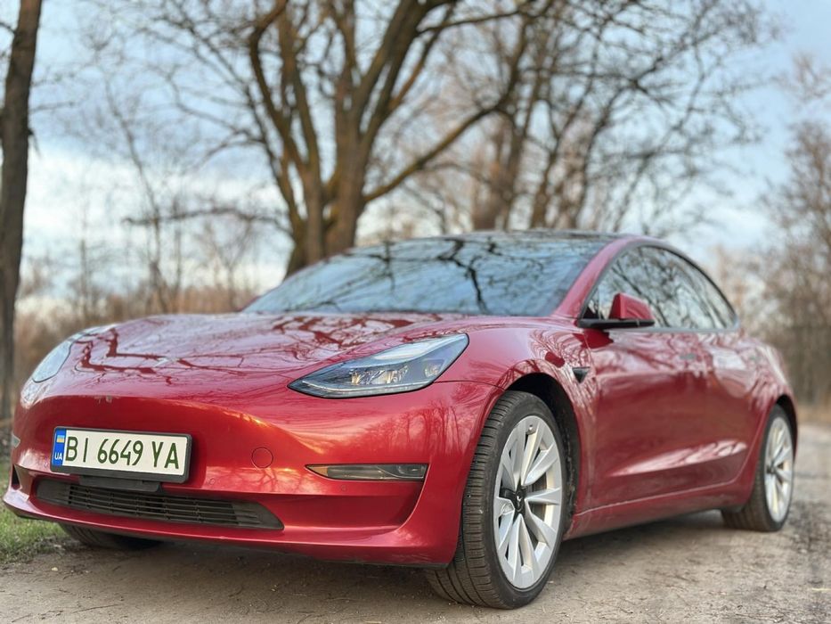 Tesla model 3 2022рік