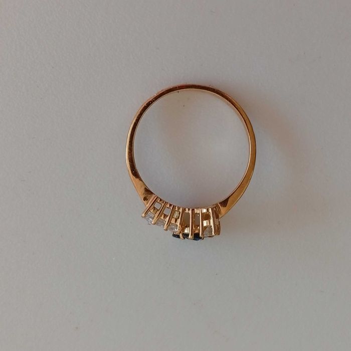 Anel em Ouro 19.2 Kt com 3 Safiras e 4 Diamantes