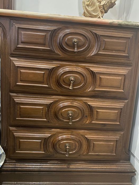 Quarto casal em bom estado de conservação