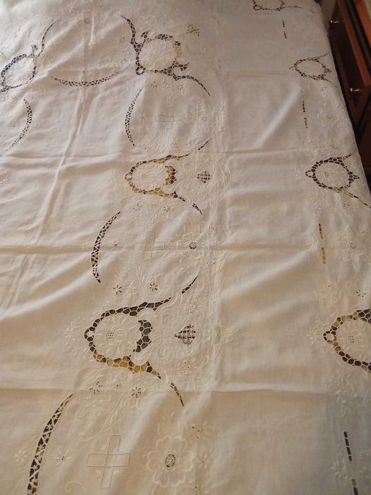 100% Linho Branca bordada à mão 2.60/1.75m + 12 Guardanapos