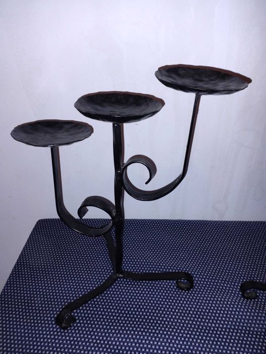Castiçais antigos em ferro