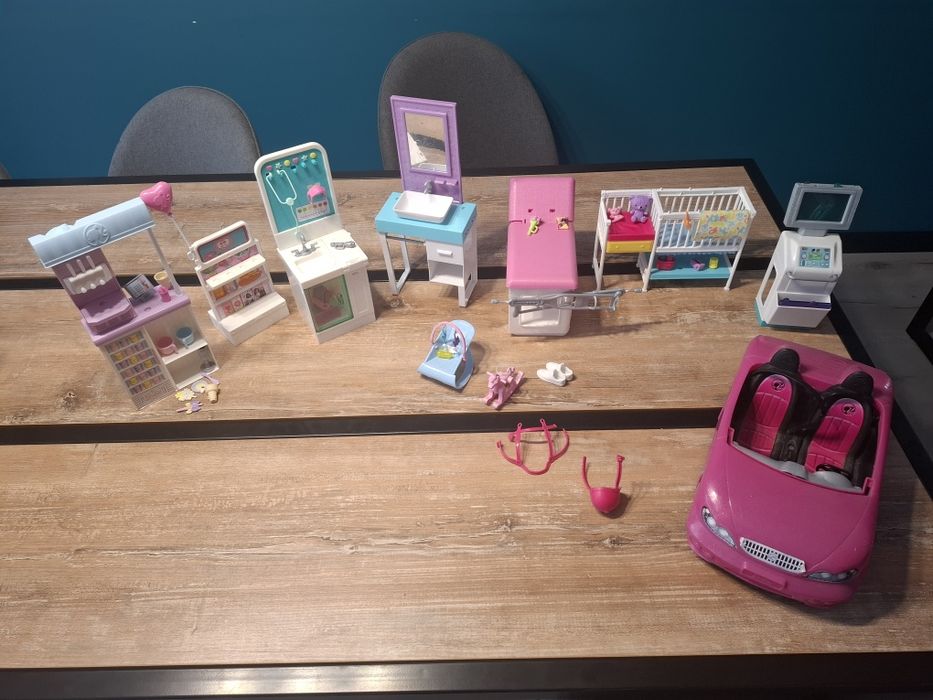 Zestaw akcesoriów Barbie.