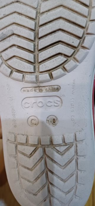 Vários sapatos para menina. E Muito bom estado. Limpos e desinfectados