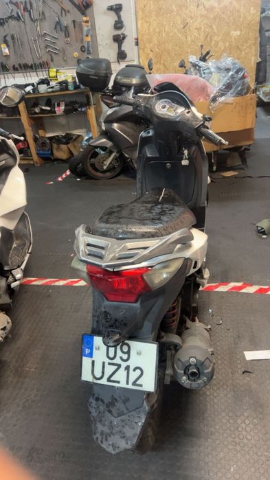 Moto Sym branca 125cc