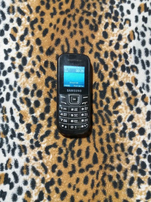 телефон Samsung E1200i