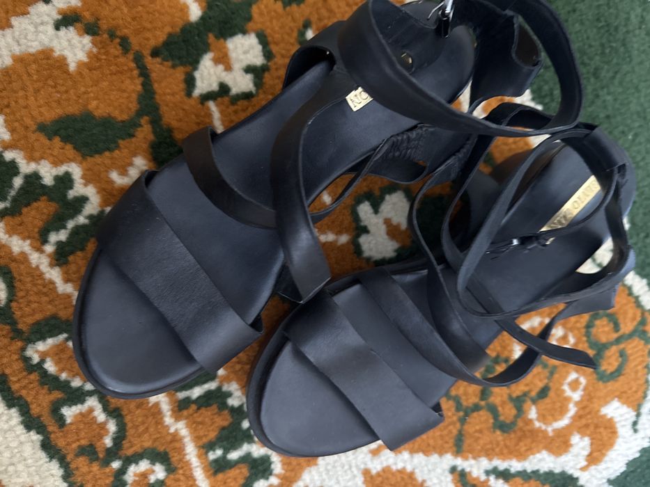 Черные босоножки 38