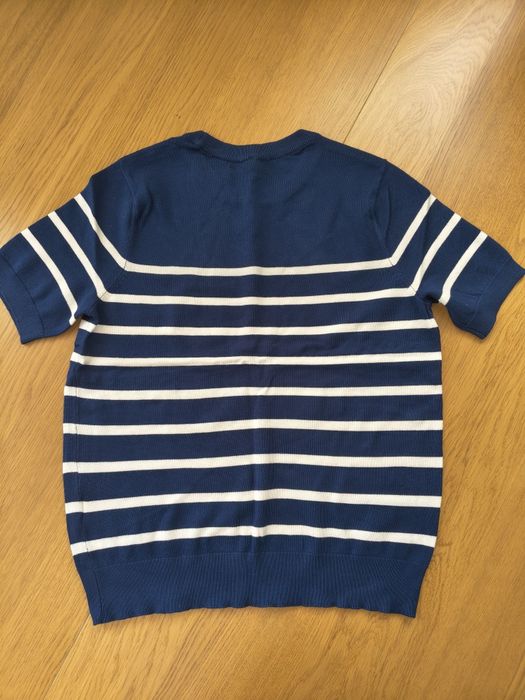 Granatowy sweter na krótki rękaw w paski