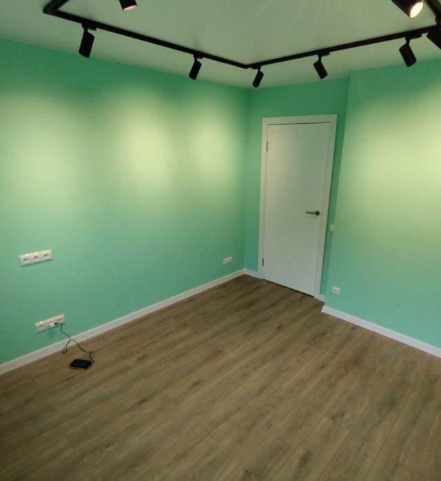 Поклейка обоев. Покраска стен и потолков. Ламинат