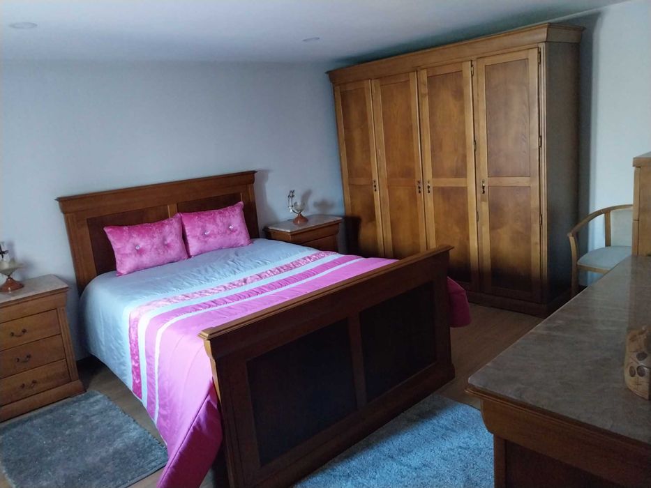Quarto casal em madeira