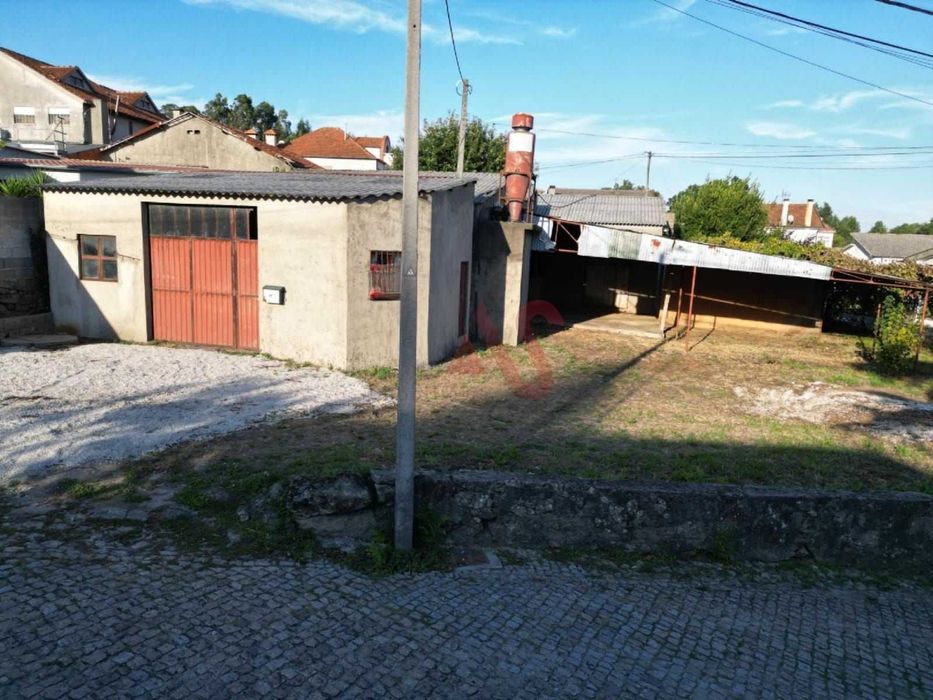 Armazém com logradouro em Penamaior, Paços de Ferreira