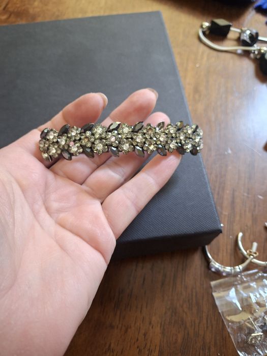 Старовинна заколка, якісна, але бракує каменів